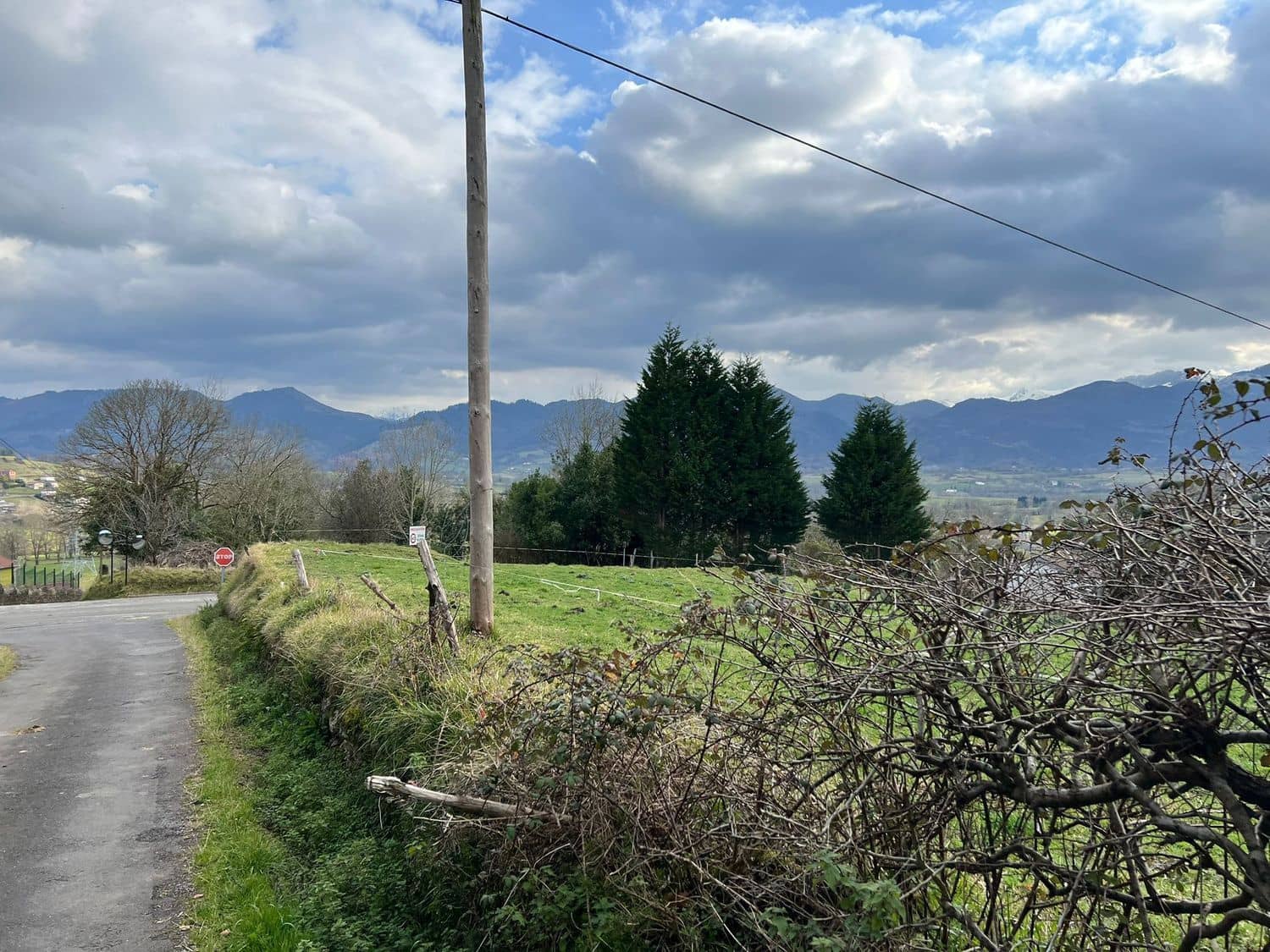 Grunde uden byggetilladelser til salg i Nava - € 70.000 (Ref: 8267824)