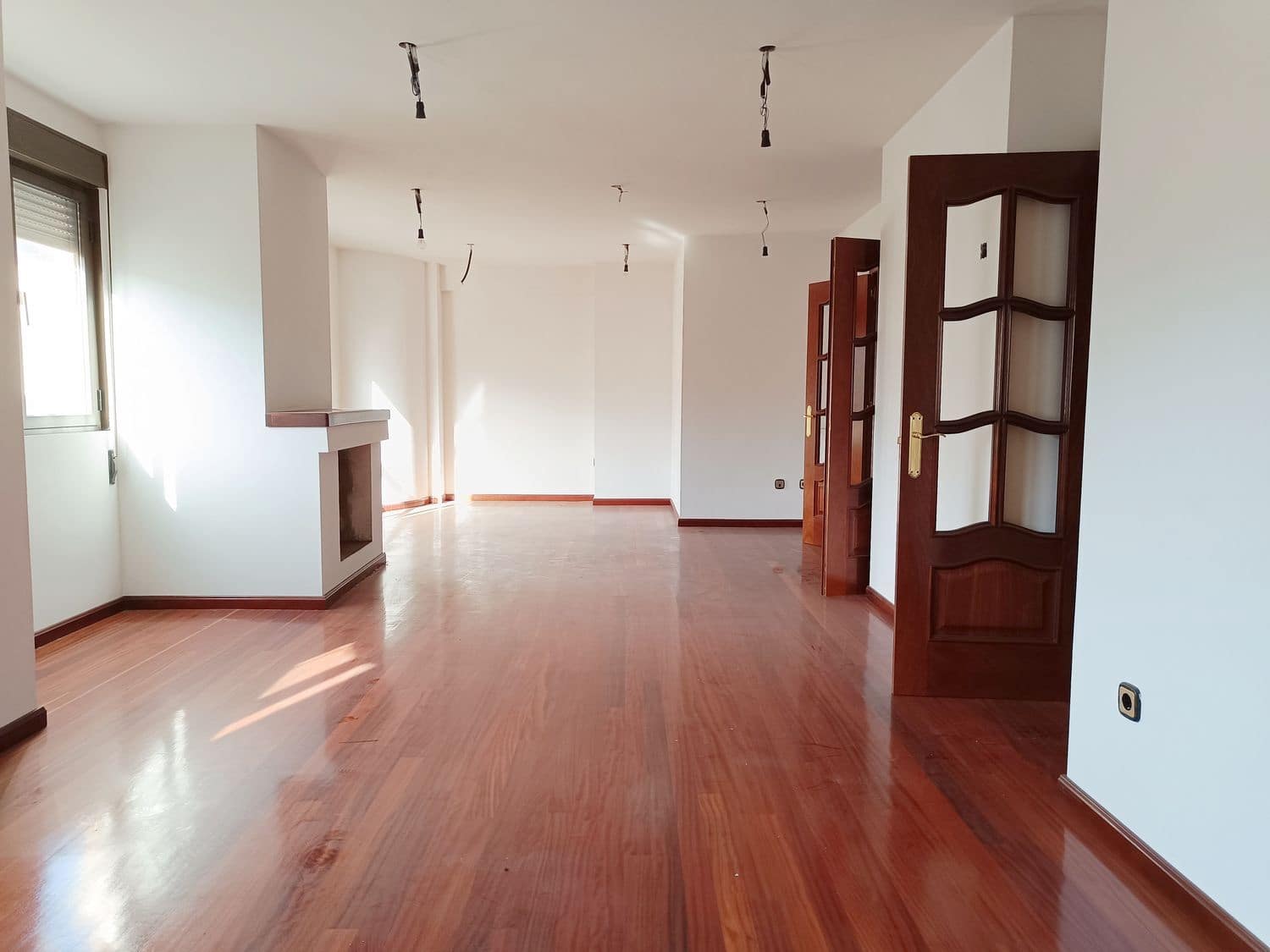 Erhverv til salg i Lena - € 535.000 (Ref: 8303308)