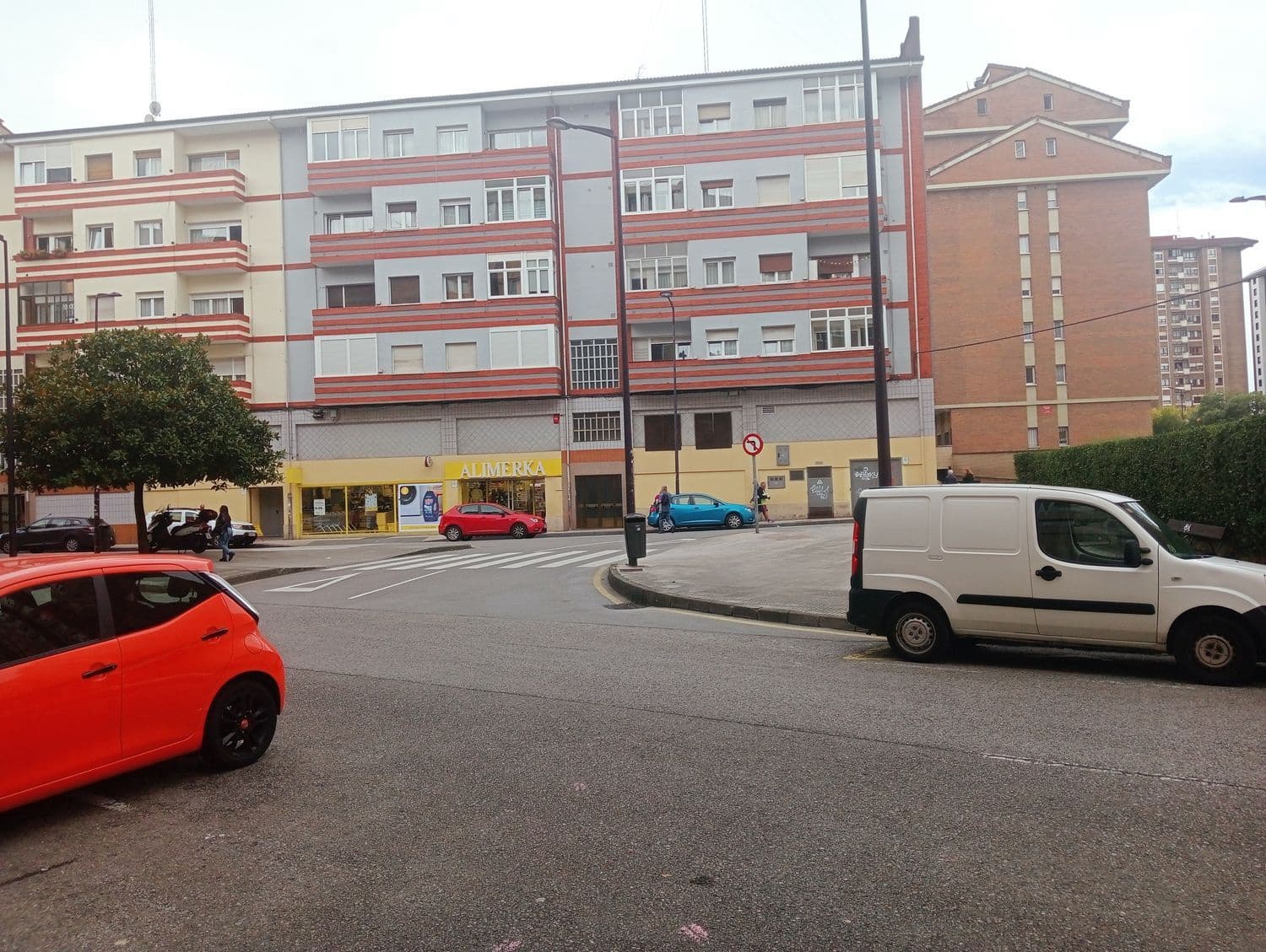 Kommersiell til salgs i Gijon - € 85 000 (Ref: 8655175)