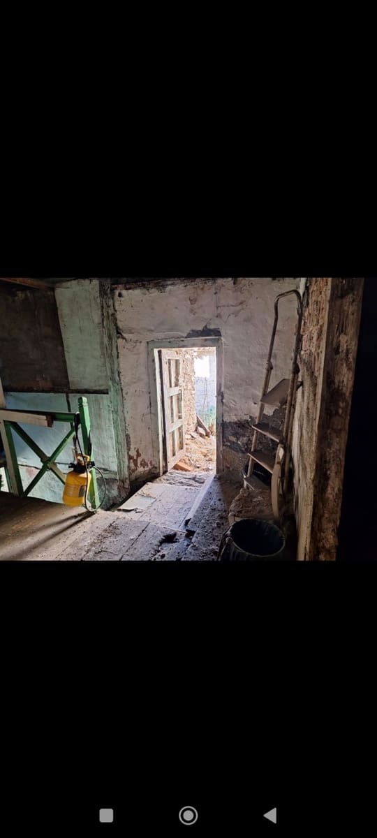 Ruïne te koop in Lena - € 29.000 (Ref: 8655184)