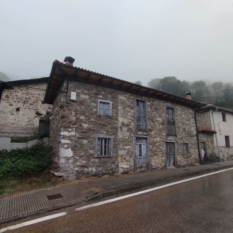 Ruin for sale in Lena - € 29,000 (Ref: 8655184)