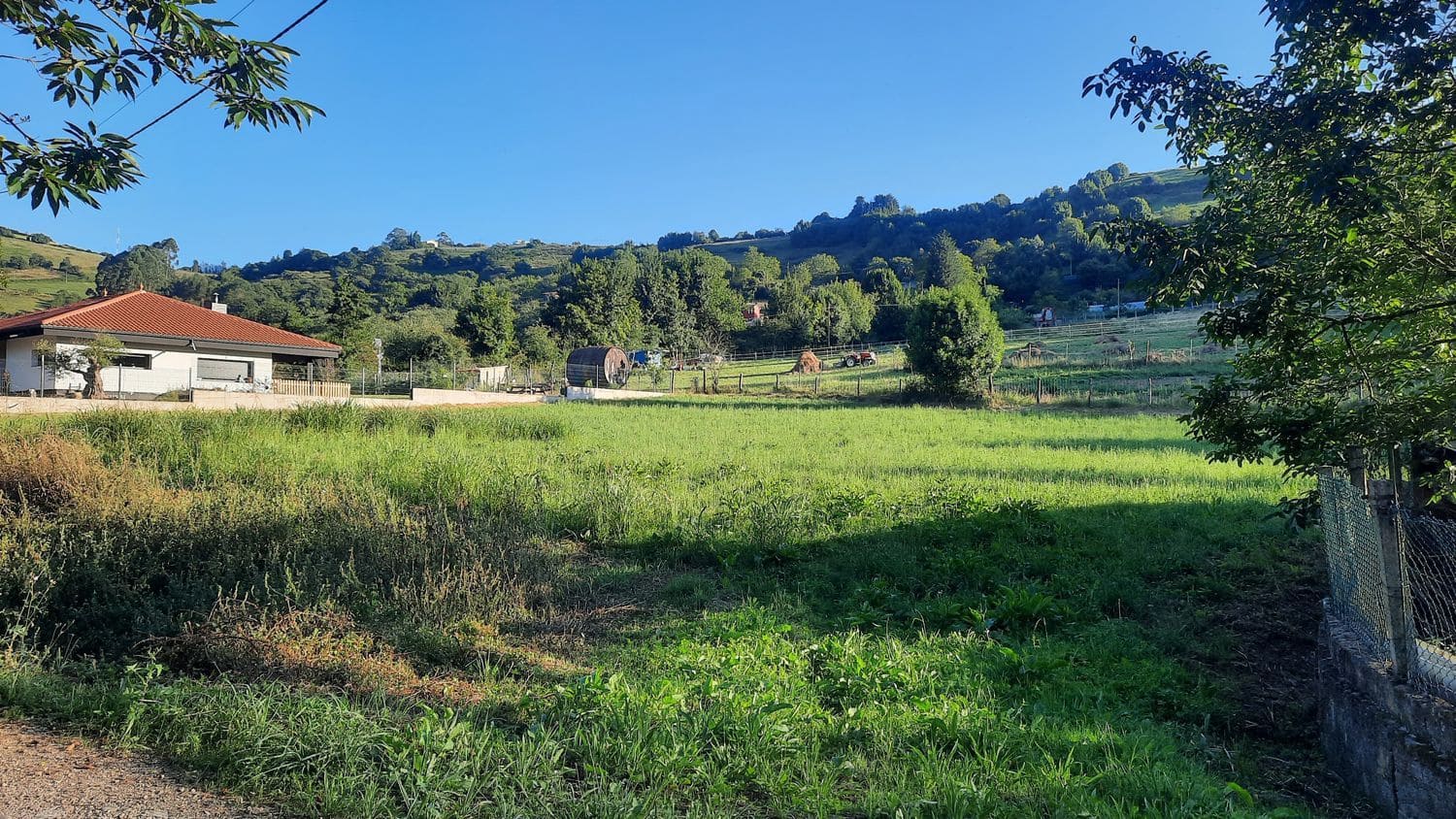 Grunde uden byggetilladelser til salg i Gijon - € 90.000 (Ref: 8655235)