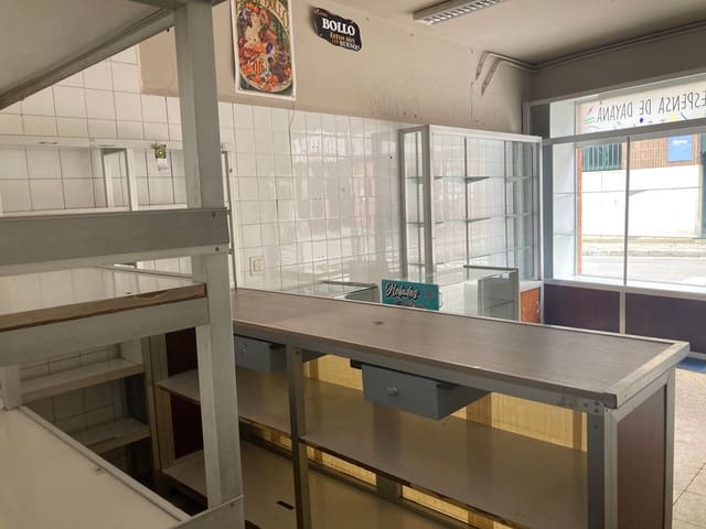 Commercieel te huur in Oviedo - € 350 (Ref: 8655249)