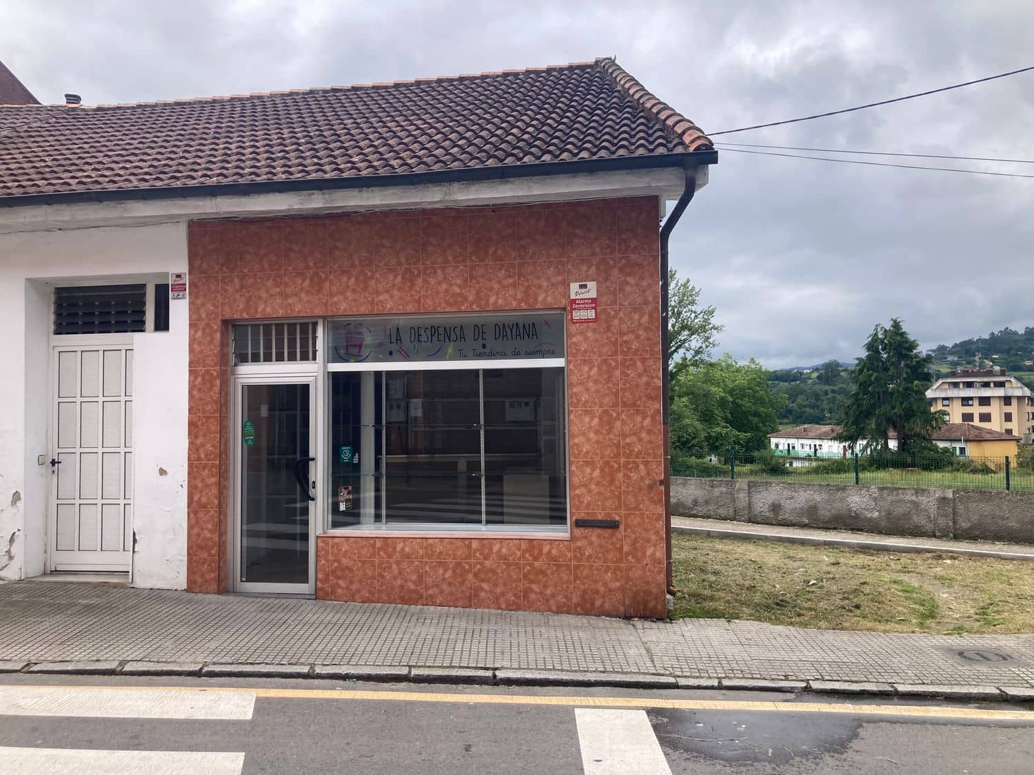 Erhverv til leje i Oviedo - € 350 (Ref: 8655249)