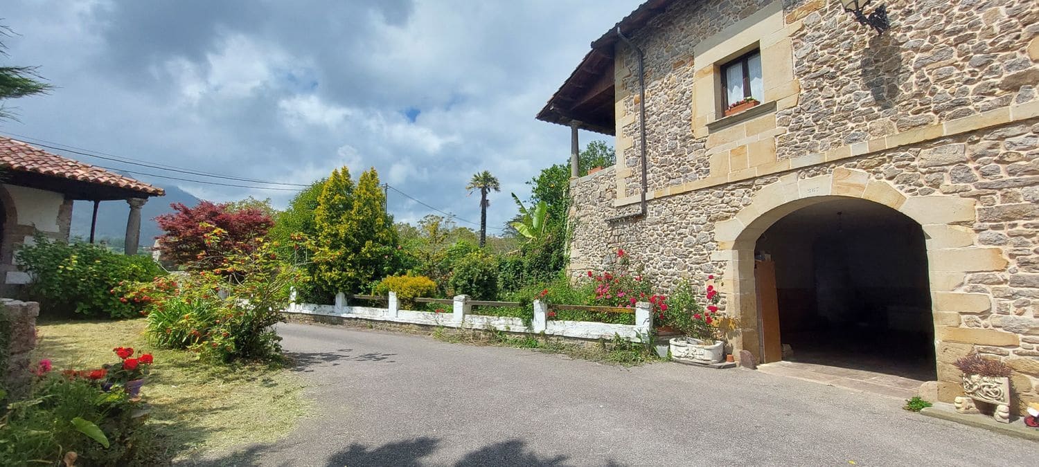 6 soveværelse Finca/Landehus til salg i Colunga med garage - € 2.500.000 (Ref: 8655258)