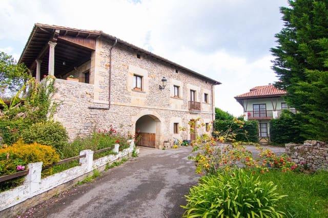 6 bedroom Finca/Country House for sale in Colunga with garage - € 2,500,000 (Ref: 8655258)