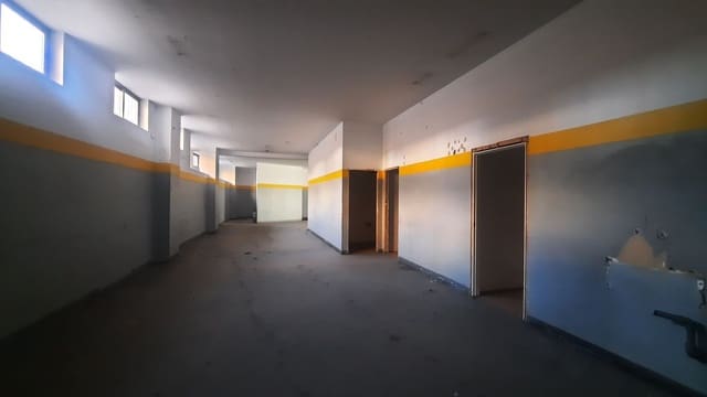 Bedrijf te huur in Centro Urbano, Oviedo - € 1.800 (Ref: 8679381)