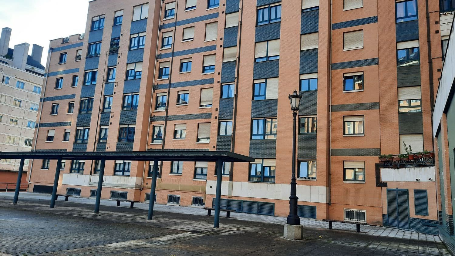 Yritys vuokrattavana paikassa Oviedo - 1 800 € (Ref: 8679381)