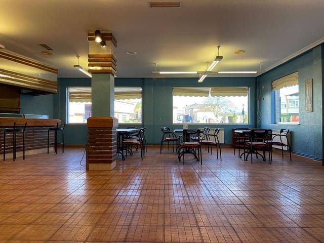 Hotel for sale in Salas - € 219,000 (Ref: 8721742)