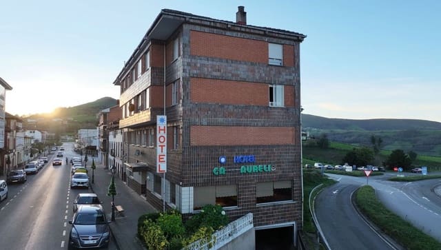 Hotel for sale in Salas - € 219,000 (Ref: 8721742)