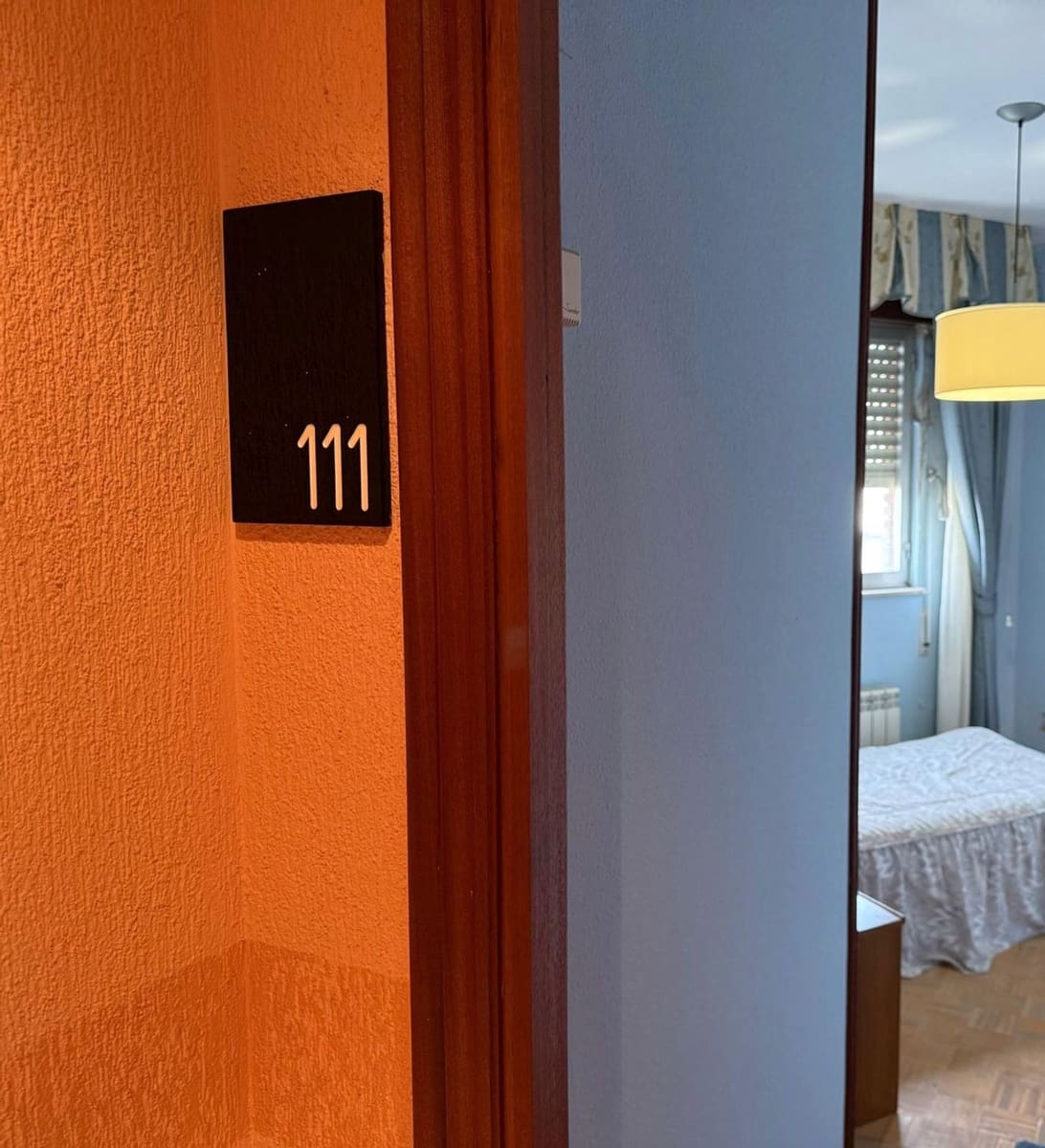 Hotel til salg i Salas - € 219.000 (Ref: 8721742)