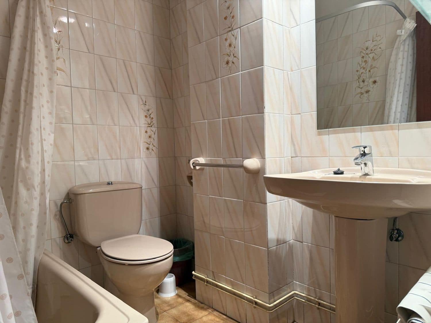 Hotel til salg i Salas - € 219.000 (Ref: 8721742)