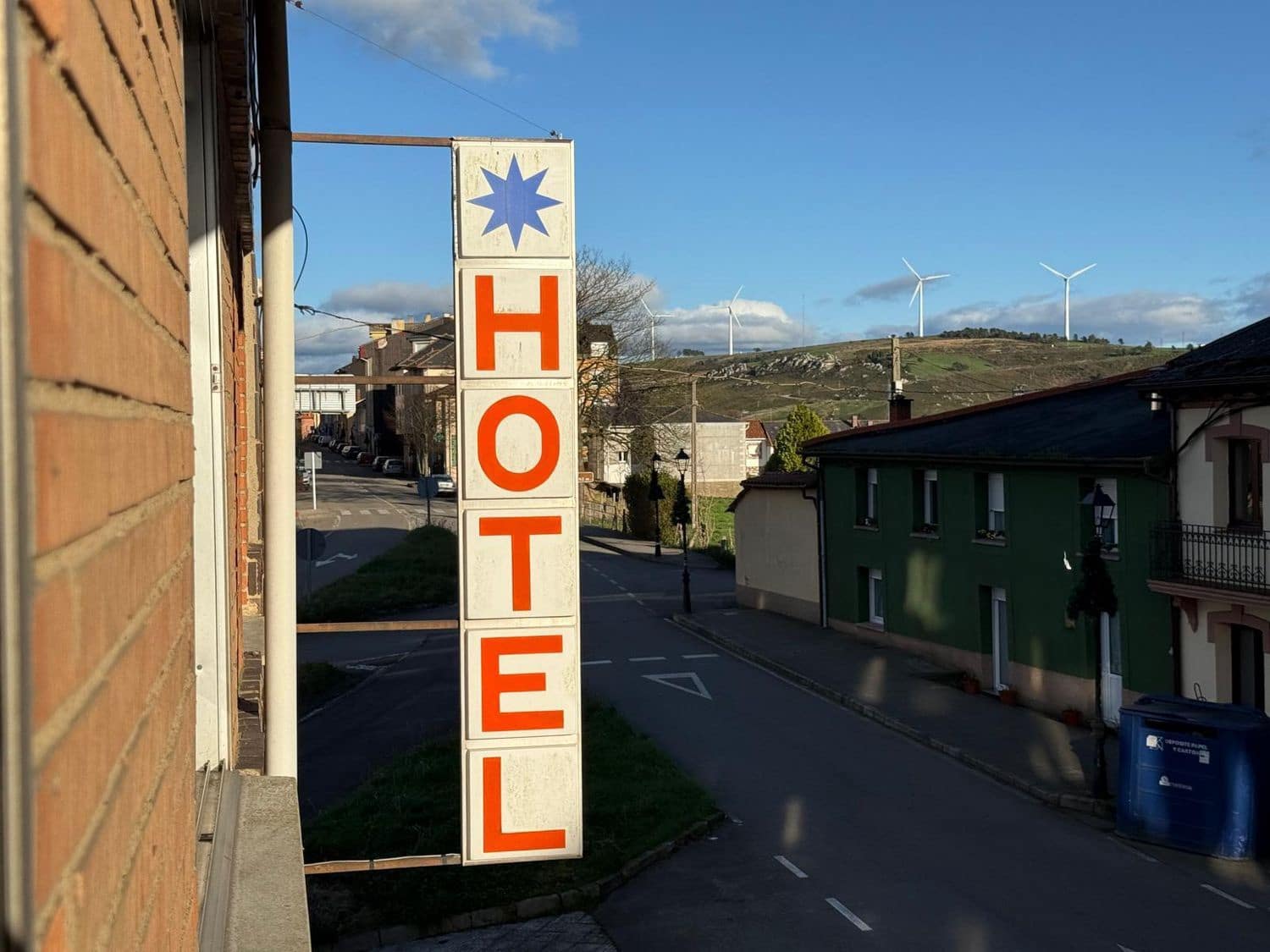 Hotel til salg i Salas - € 219.000 (Ref: 8721742)