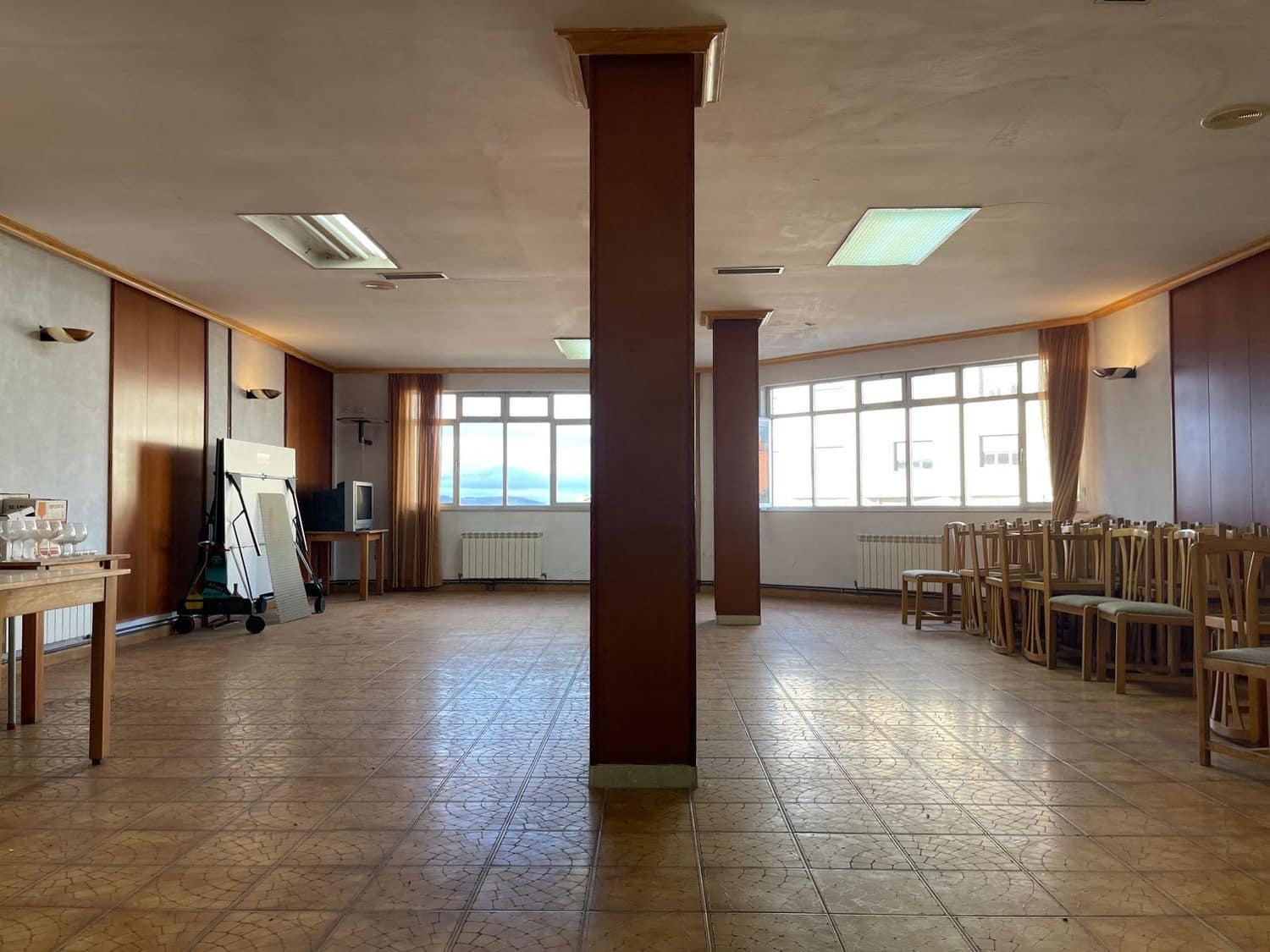 Hotel til salg i Salas - € 219.000 (Ref: 8721742)