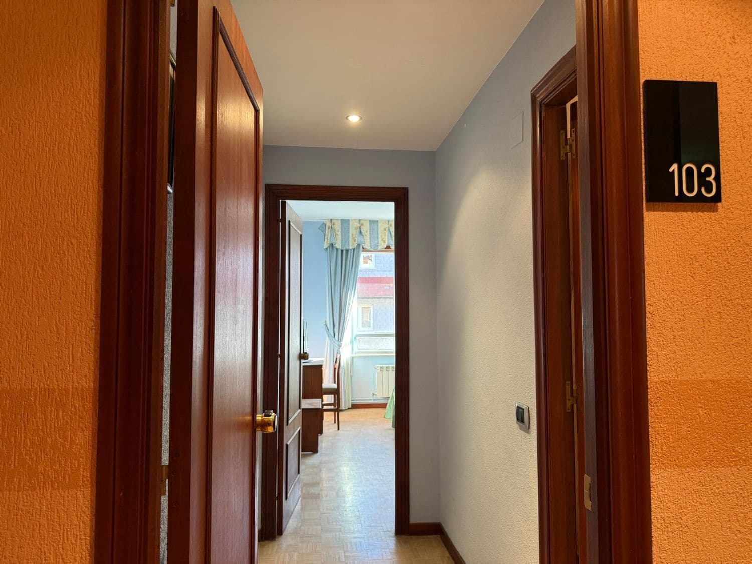 Hotel til salg i Salas - € 219.000 (Ref: 8721742)