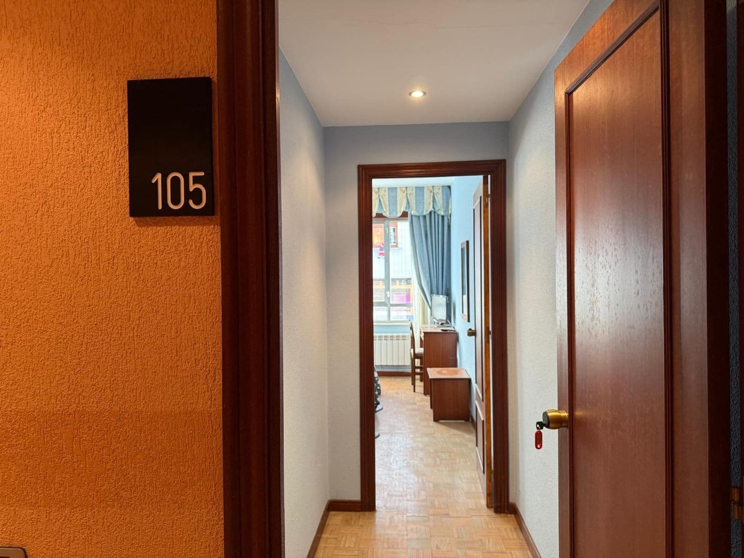 Hotel til salg i Salas - € 219.000 (Ref: 8721742)