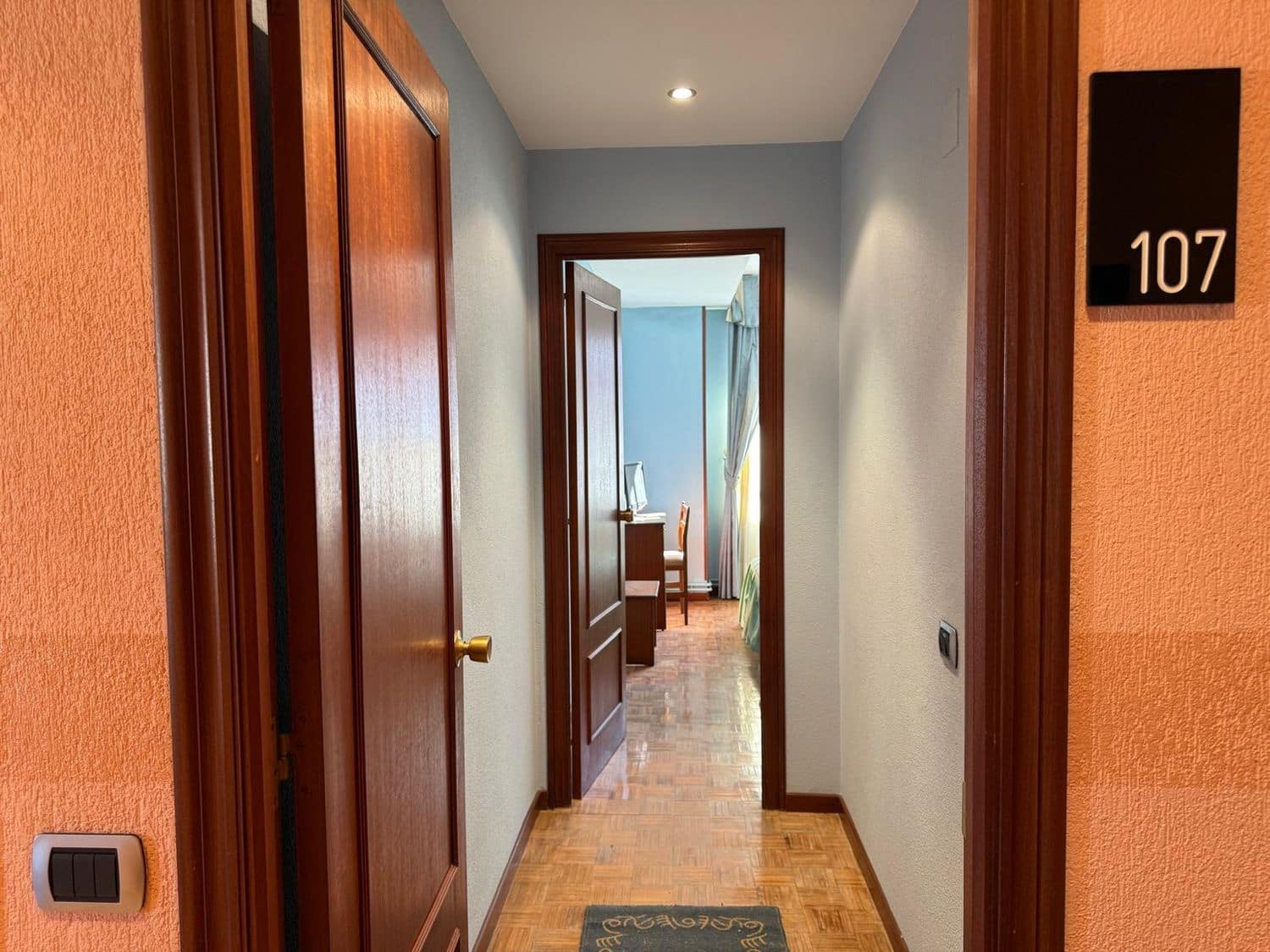 Hotel til salg i Salas - € 219.000 (Ref: 8721742)