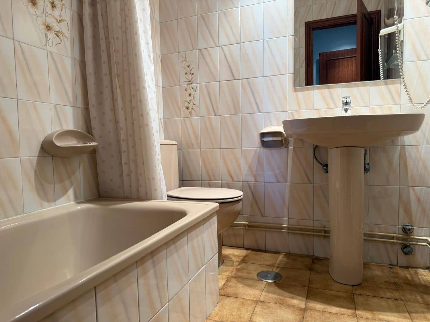 Hotel til salg i Salas - € 219.000 (Ref: 8721742)