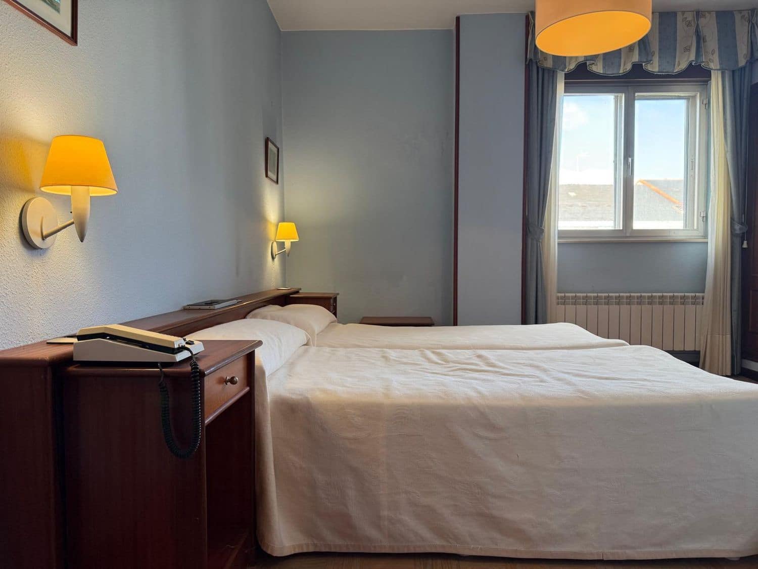 Hotel til salg i Salas - € 219.000 (Ref: 8721742)