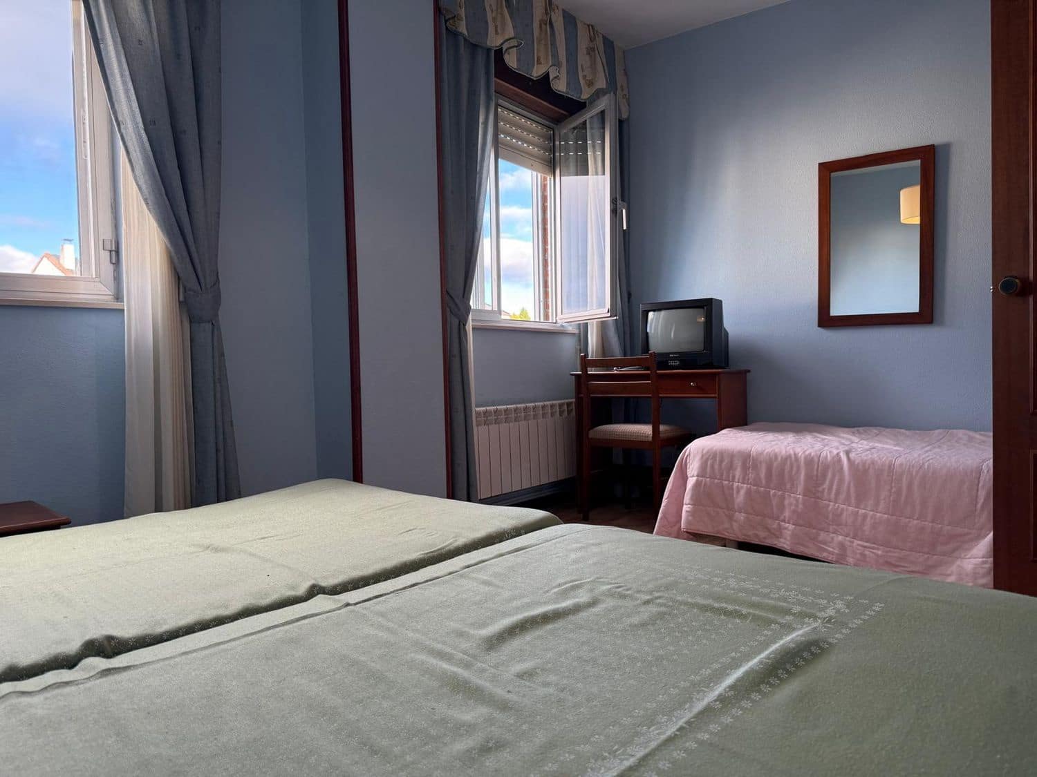 Hotel til salg i Salas - € 219.000 (Ref: 8721742)