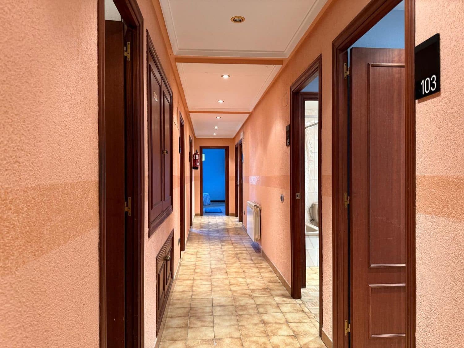 Hotel til salg i Salas - € 219.000 (Ref: 8721742)