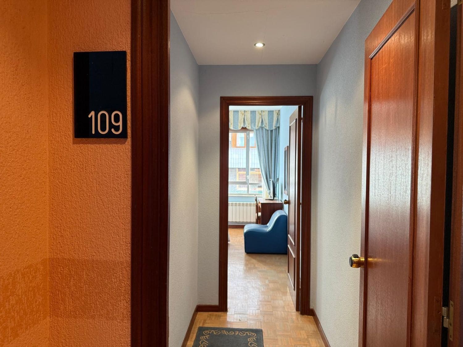 Hotel til salg i Salas - € 219.000 (Ref: 8721742)