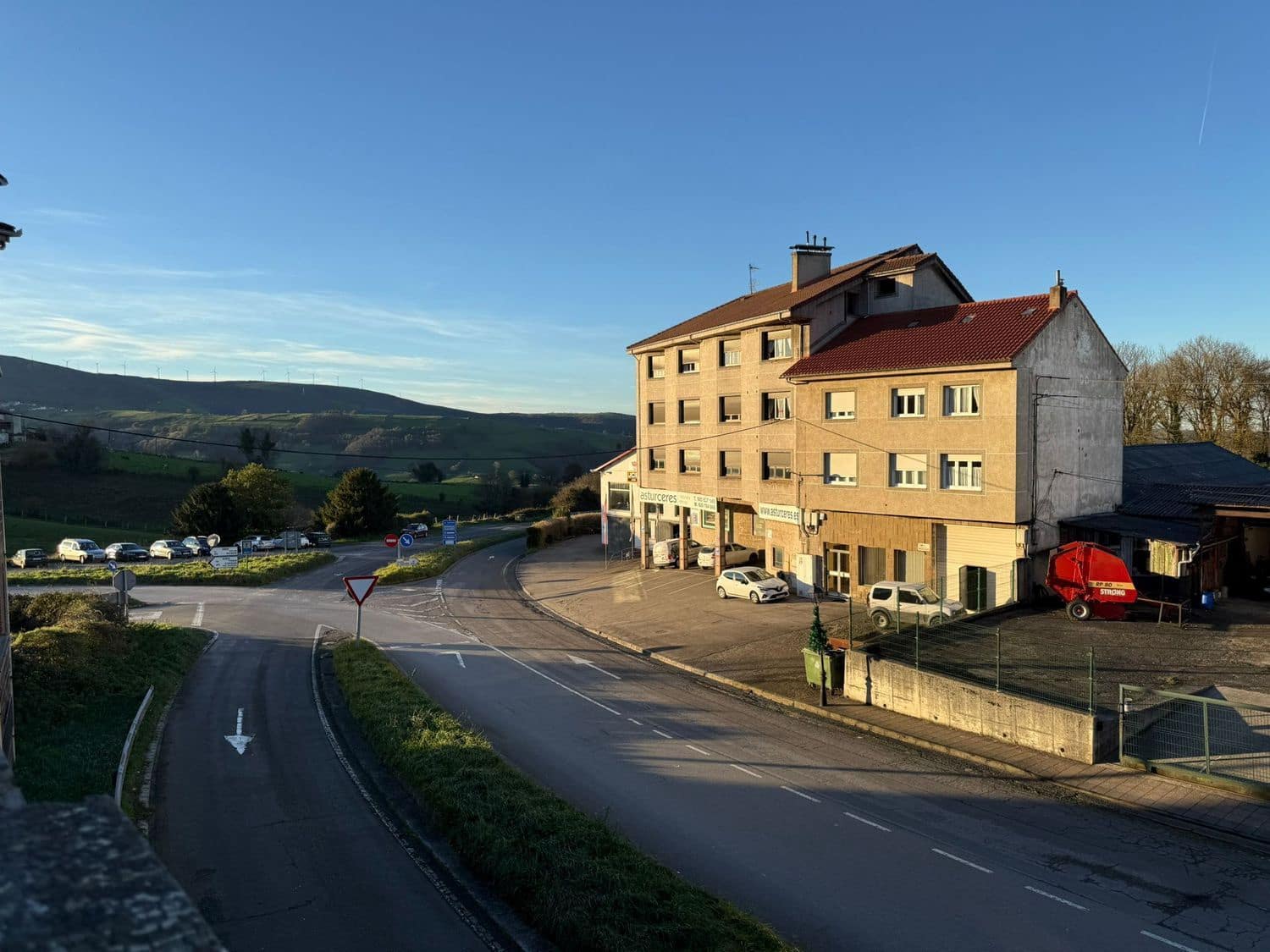 Hotel til salg i Salas - € 219.000 (Ref: 8721742)