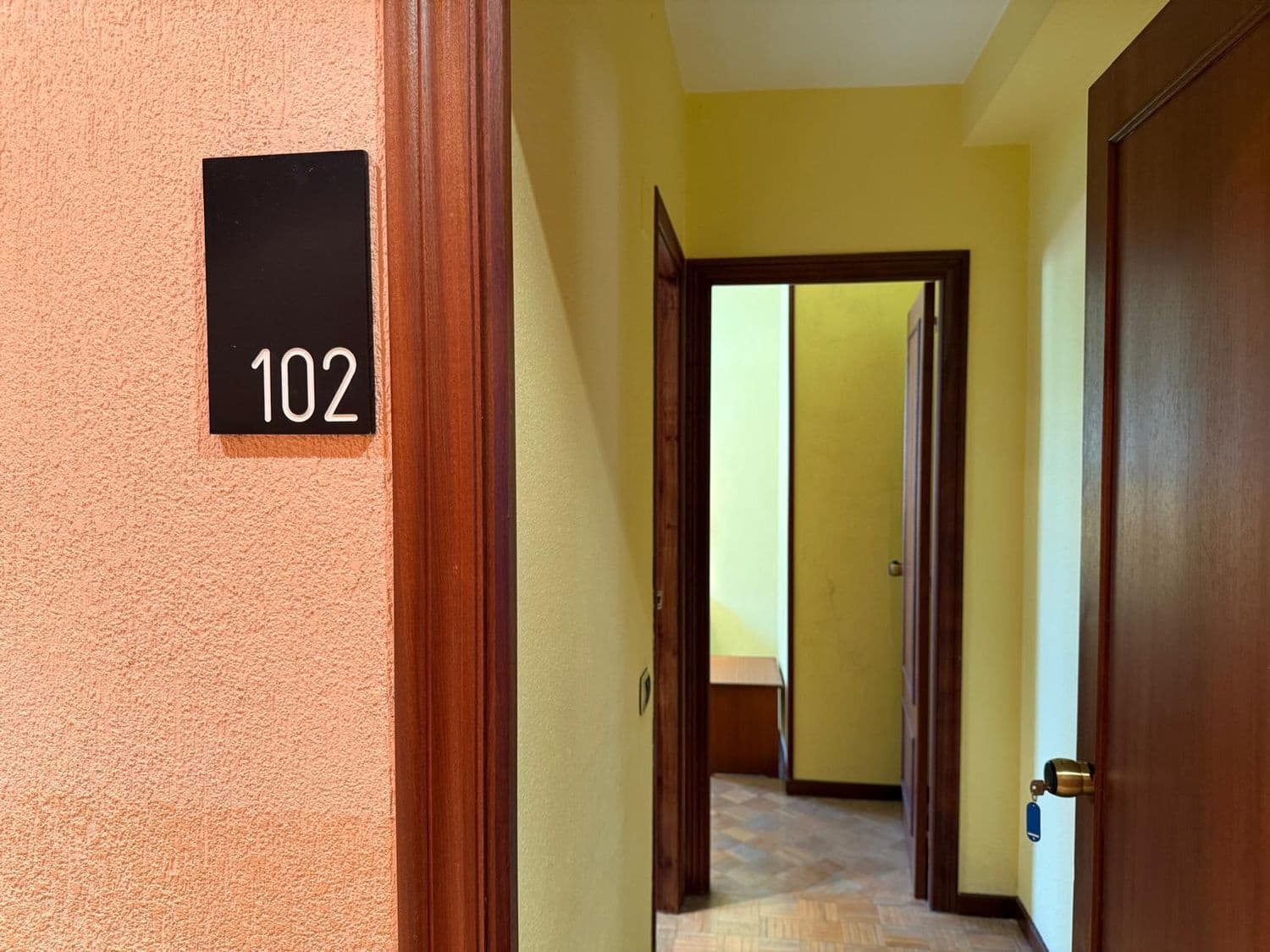 Hotel til salg i Salas - € 219.000 (Ref: 8721742)