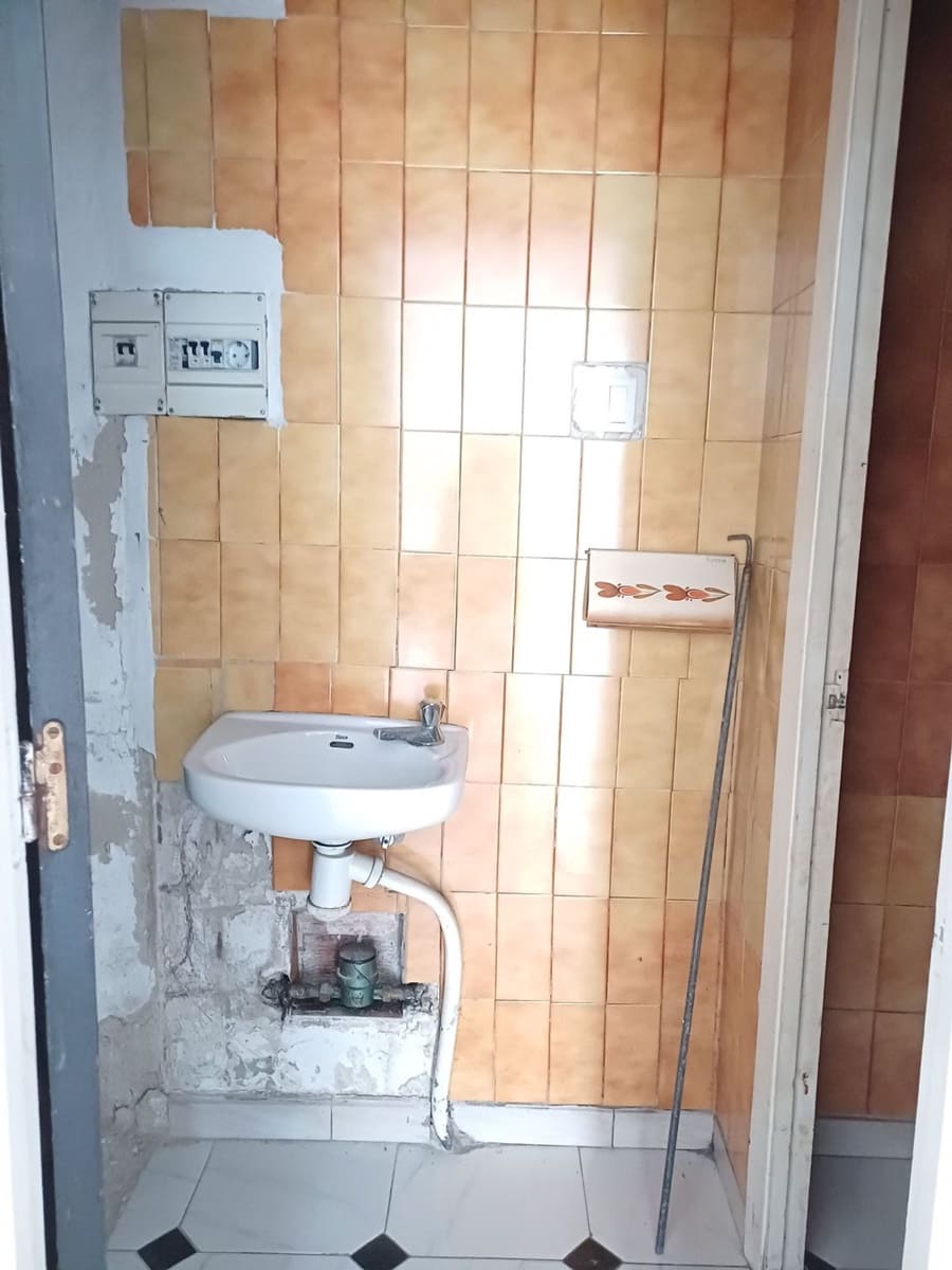 Business for sale in San Martin del Rey Aurelio - € 39,000 (Ref: 8751784)