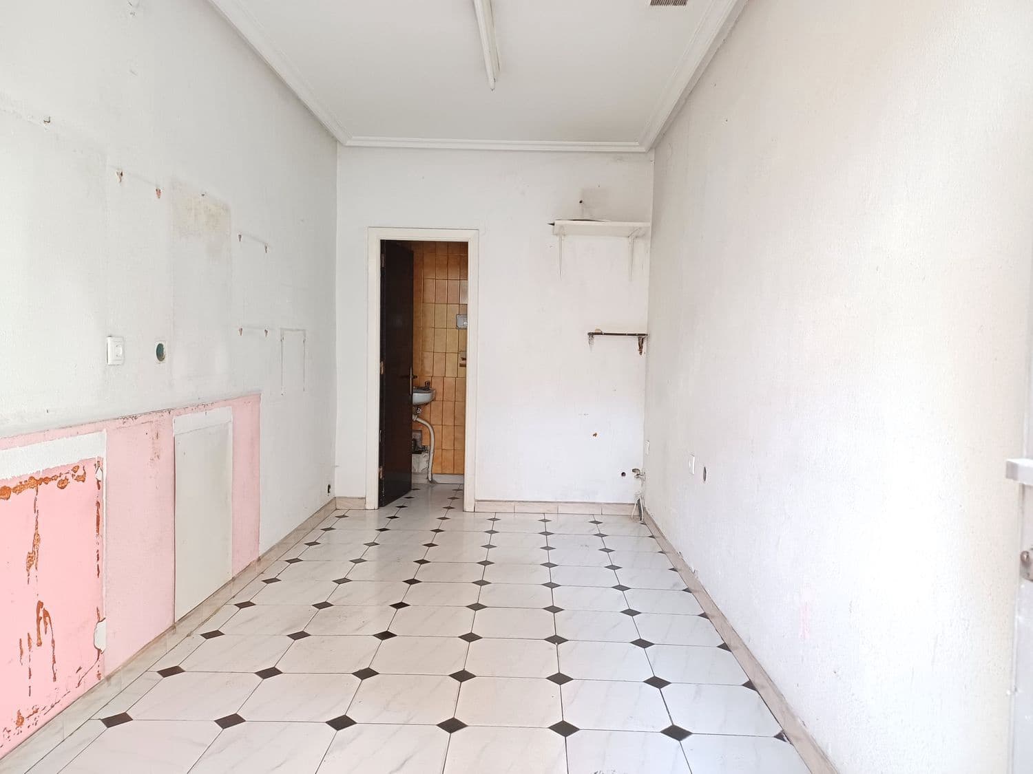 Business for sale in San Martin del Rey Aurelio - € 39,000 (Ref: 8751784)