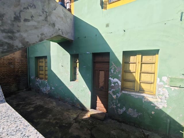 4 bedroom Townhouse for sale in Langreo - € 60,000 (Ref: 8759582)