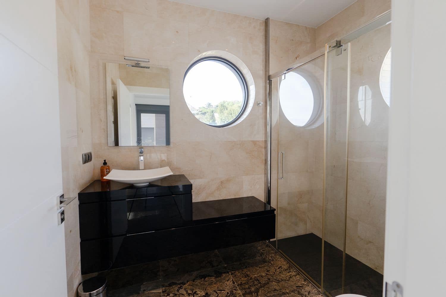 3 soveværelse Villa til salg i Gijon med garage - € 980.000 (Ref: 8772964)