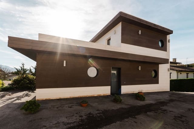 3 slaapkamer Villa te koop in Gijón met garage - € 980.000 (Ref: 8772964)