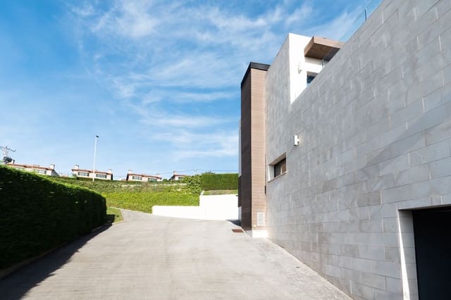 3 slaapkamer Villa te koop in Gijón met garage - € 980.000 (Ref: 8772964)