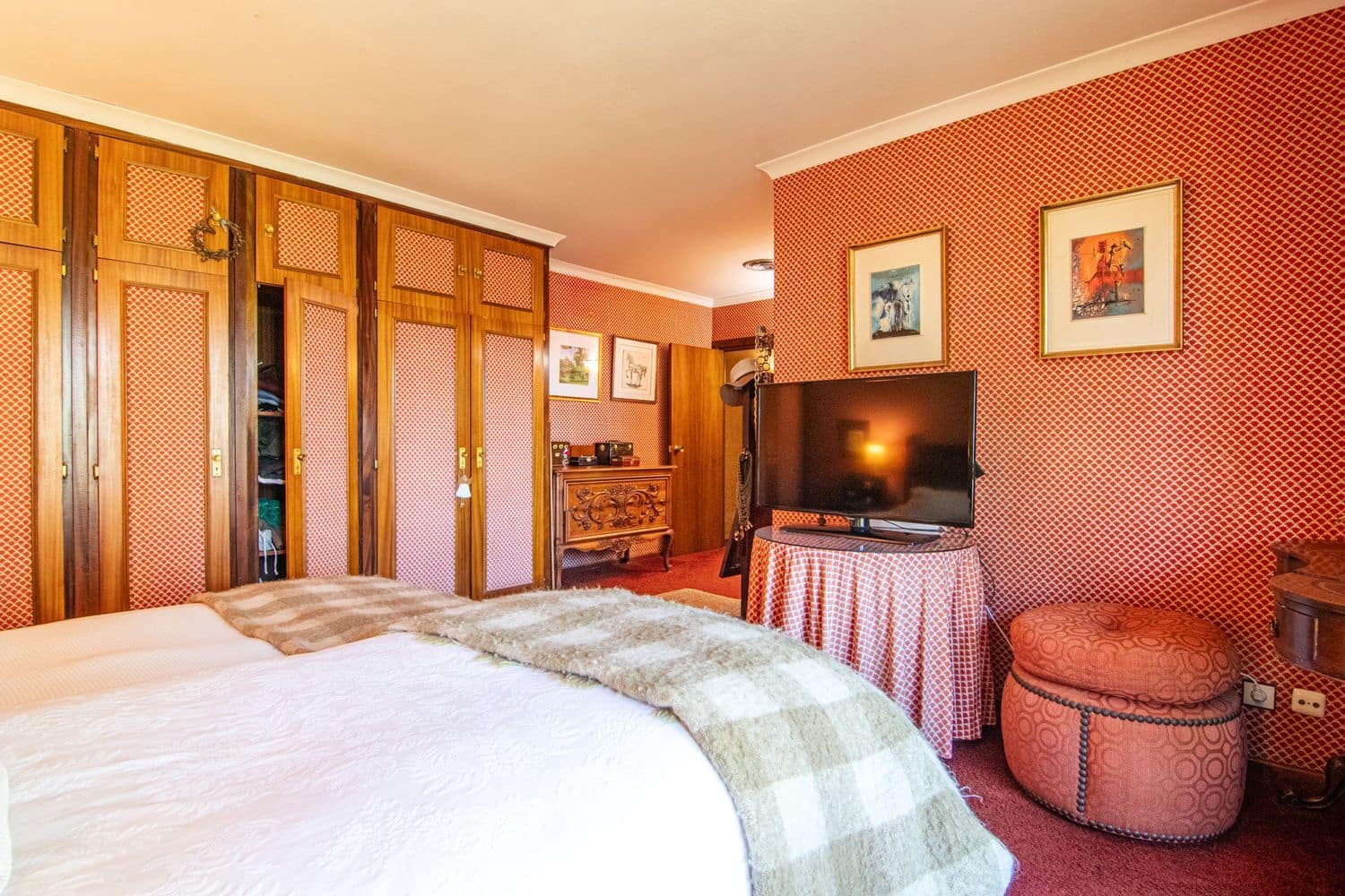 5 soveværelse Villa til salg i Gozon med garage - € 2.000.000 (Ref: 8792193)