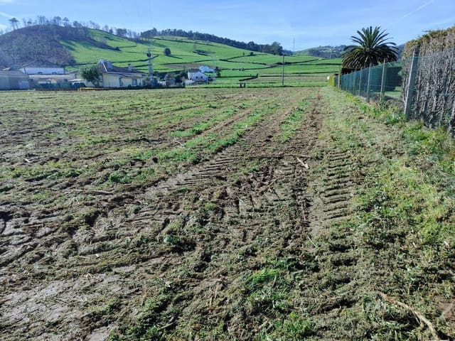 Mark till salu i Luarca, Valdés - 65 000 € (Ref: 8826915)