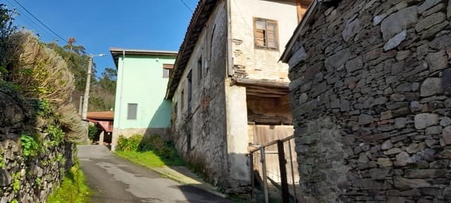 4 slaapkamer Finca/Landhuis te koop in Luarca, Valdés met garage - € 49.900 (Ref: 8842914)