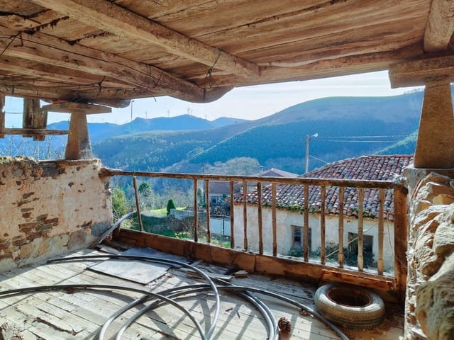 4 slaapkamer Finca/Landhuis te koop in Luarca, Valdés met garage - € 49.900 (Ref: 8842914)