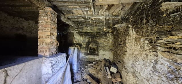 2 makuuhuone Maalaistalo myytävänä paikassa Coaña mukana 
autotalli - 50 000 € (Ref: 8842915)