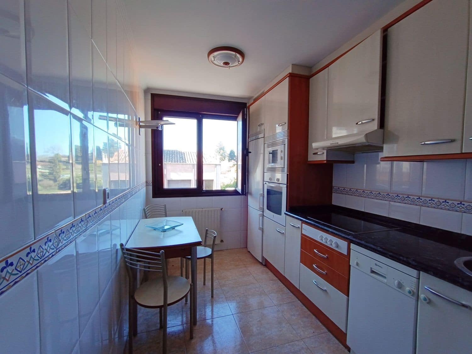 2 soveværelse Lejlighed til salg i Nava med garage - € 132.000 (Ref: 8862133)