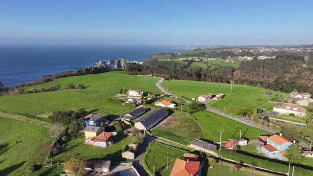 Mark till salu i Cudillero - 171 000 € (Ref: 8862135)