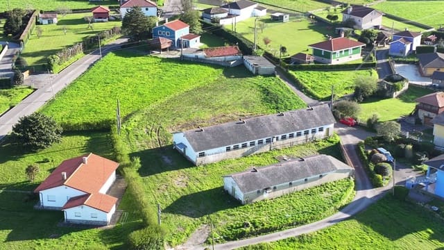 Mark till salu i Cudillero - 171 000 € (Ref: 8862135)