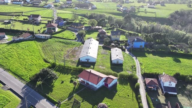 Mark till salu i Cudillero - 171 000 € (Ref: 8862135)