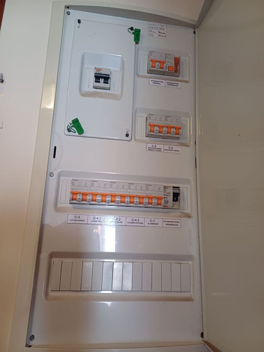 2 soveværelse Lejlighed til salg i Gijon med garage - € 360.000 (Ref: 8862136)