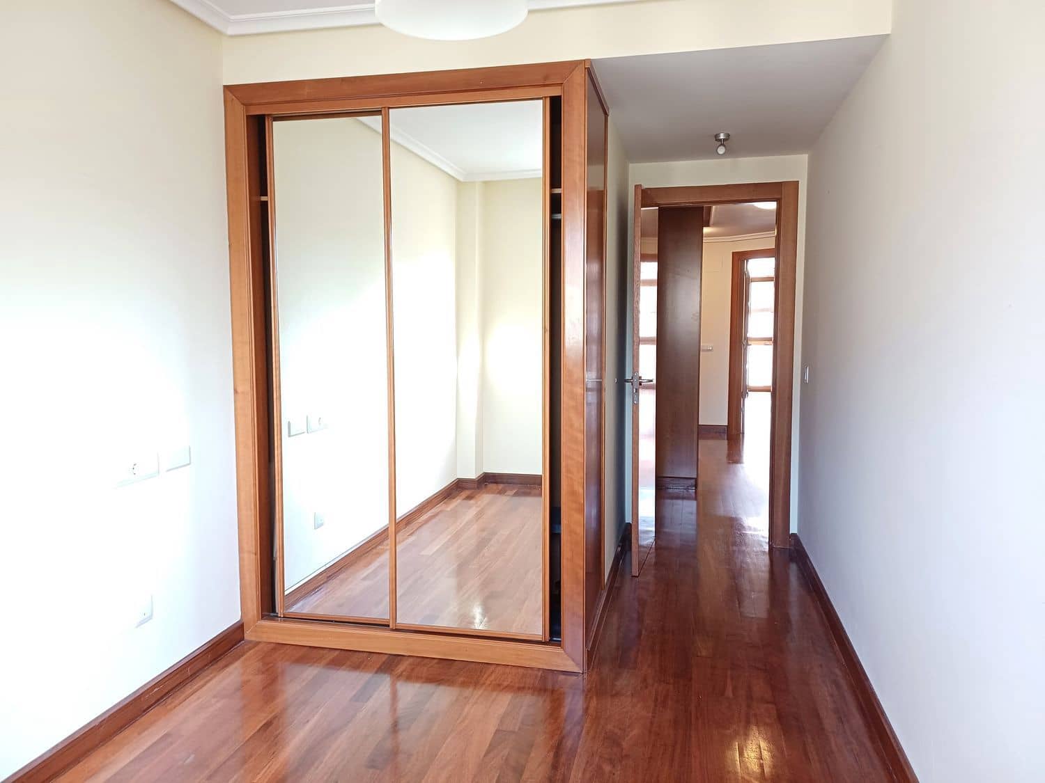 2 soveværelse Lejlighed til salg i Gijon med garage - € 360.000 (Ref: 8862136)