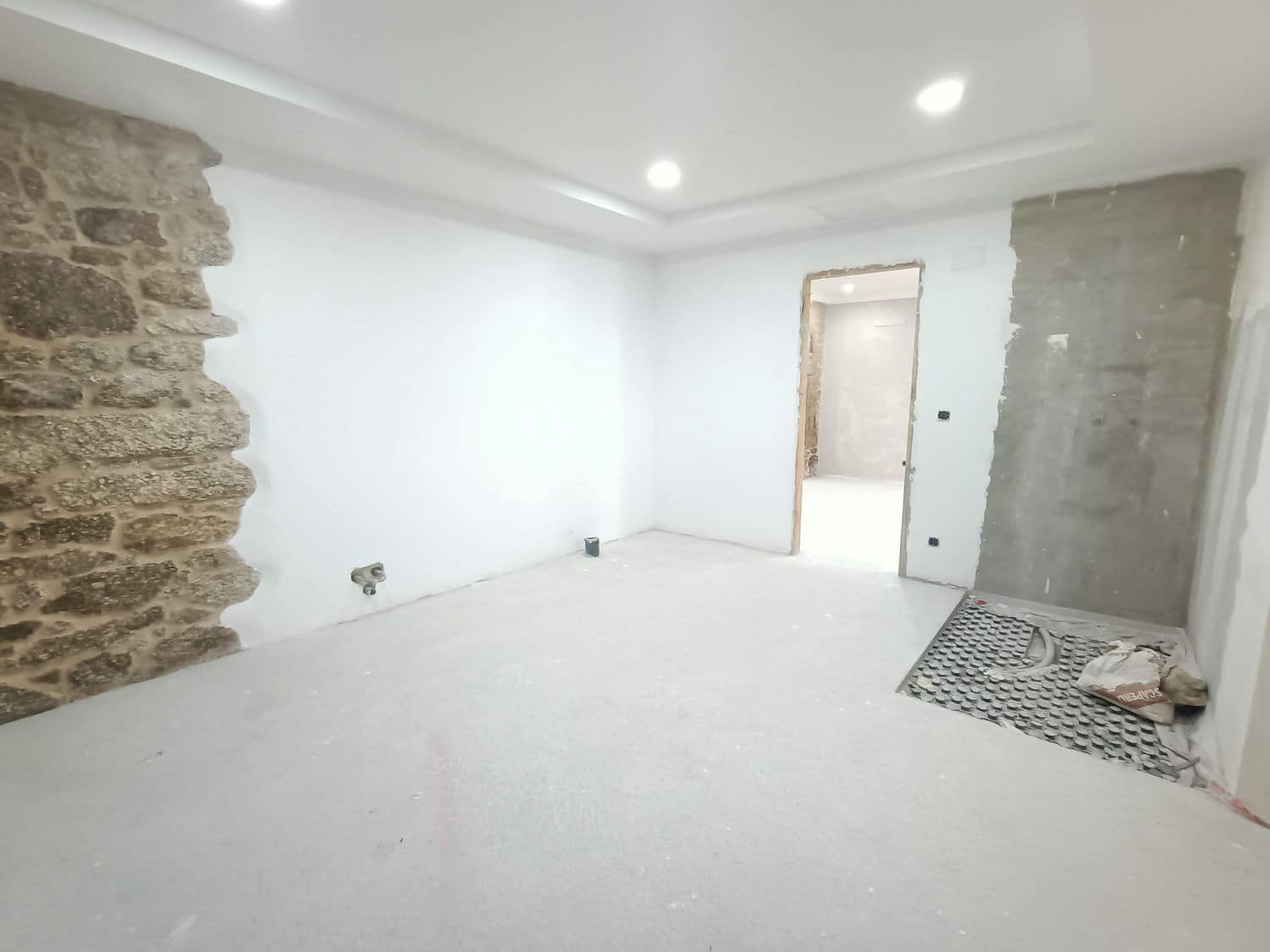 6 soveværelse Finca/Landehus til salg i Lugo by med swimmingpool garage - € 449.000 (Ref: 8881293)