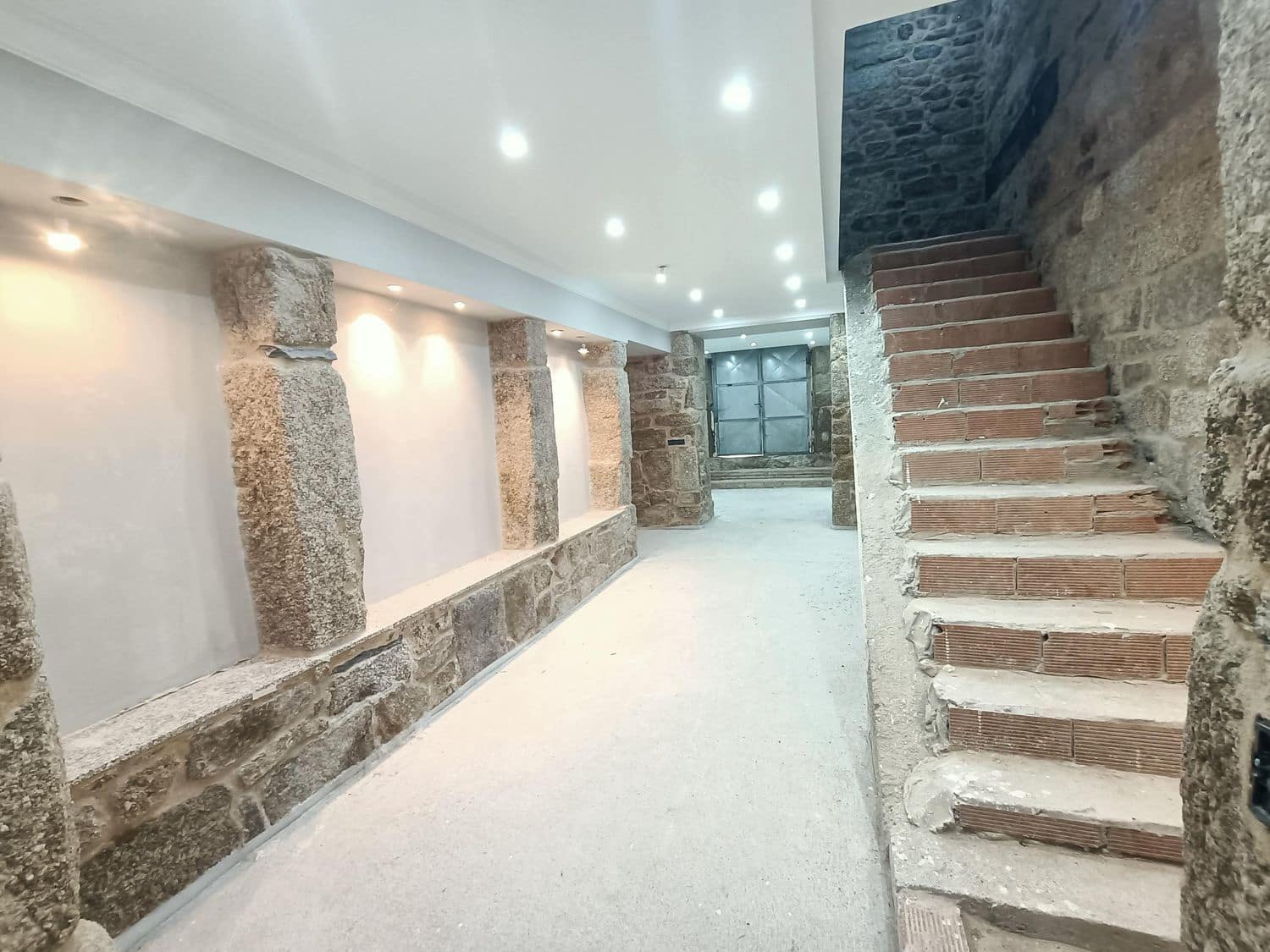 6 soveværelse Finca/Landehus til salg i Lugo by med swimmingpool garage - € 449.000 (Ref: 8881293)