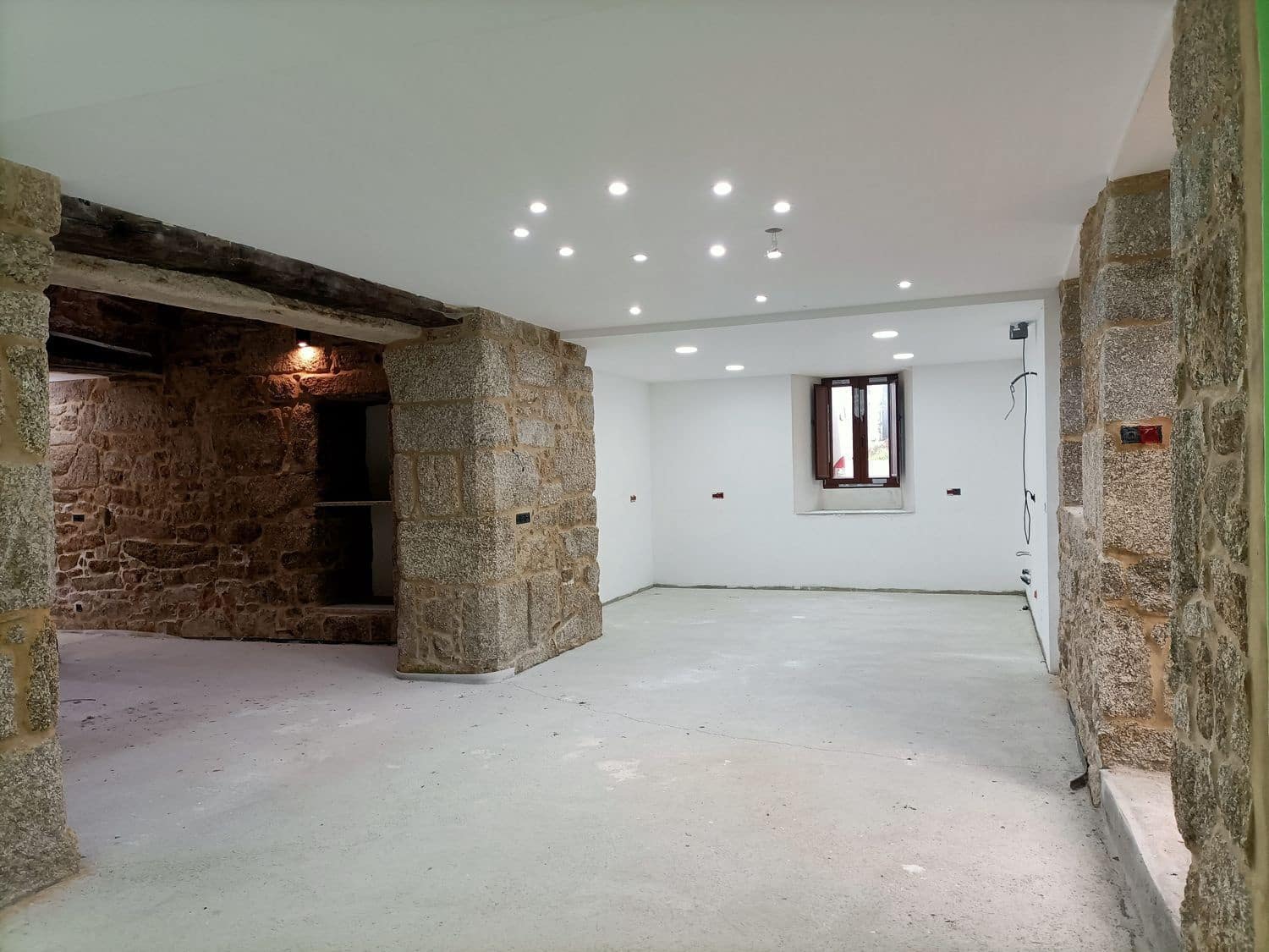 6 soveværelse Finca/Landehus til salg i Lugo by med swimmingpool garage - € 449.000 (Ref: 8881293)