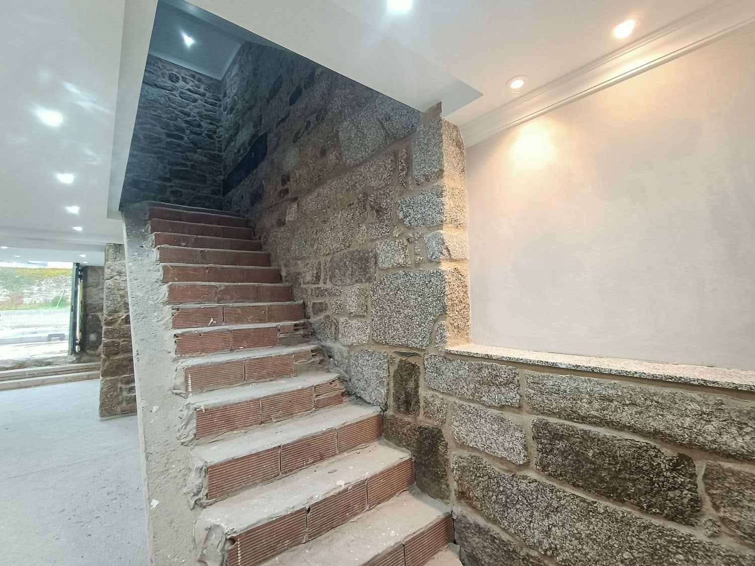 6 soveværelse Finca/Landehus til salg i Lugo by med swimmingpool garage - € 449.000 (Ref: 8881293)