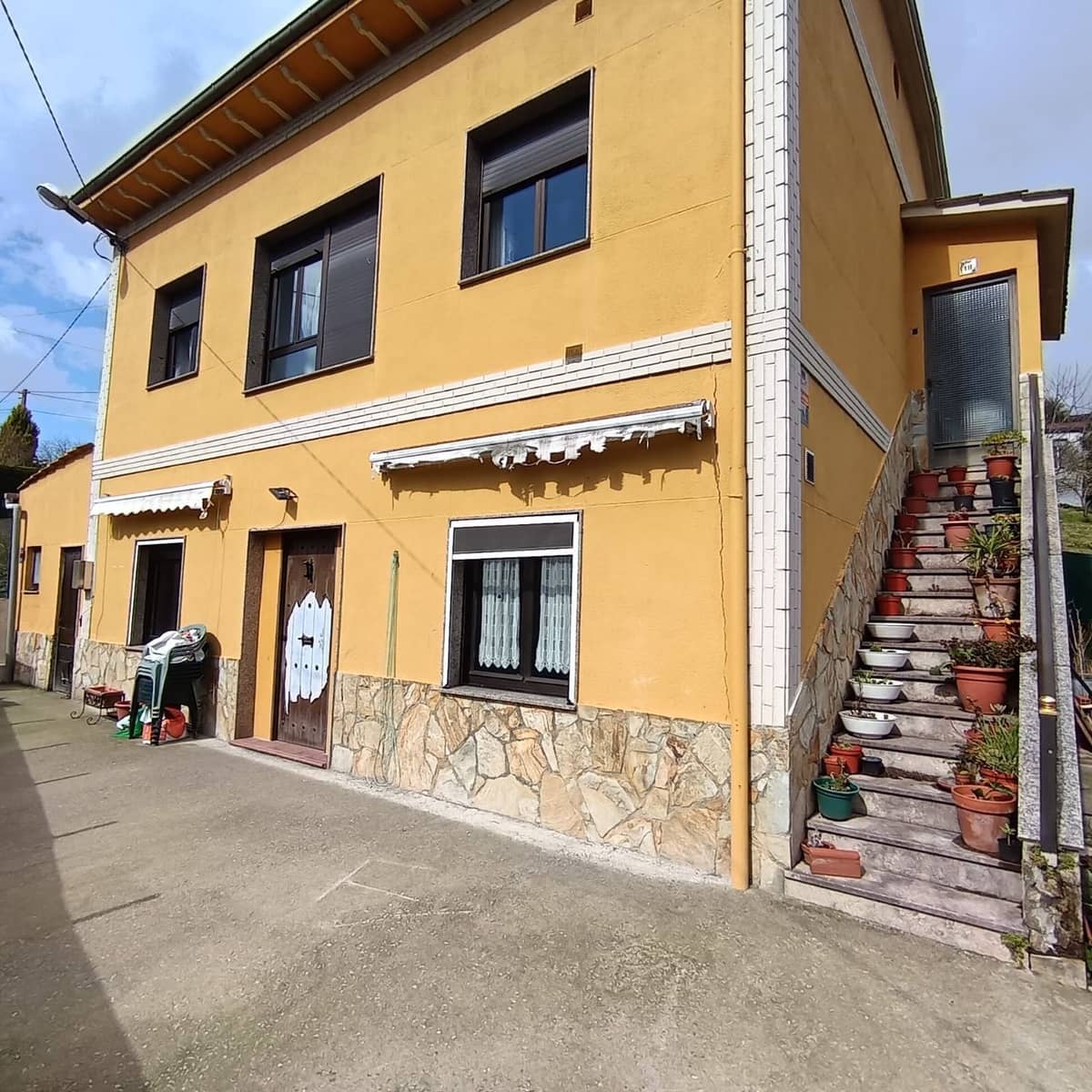 6 soveværelse Villa til salg i Siero med garage - € 325.000 (Ref: 8883919)